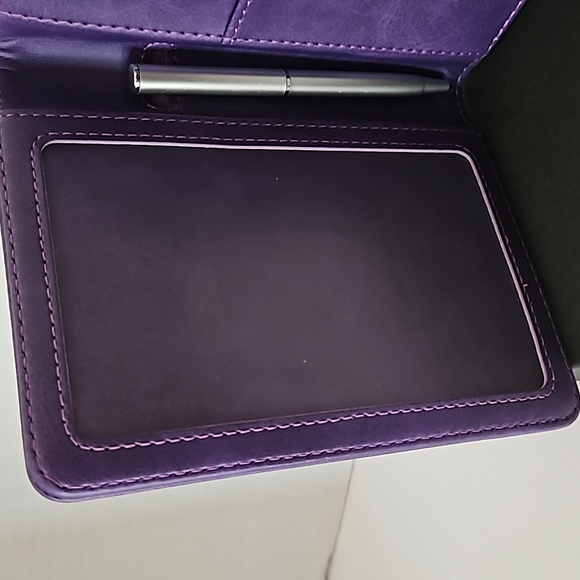 (NWT) PASSPORT HOLDER - Picture 5 of 7